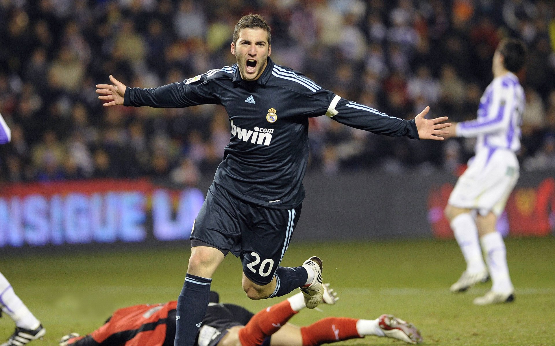 Ning在皇家马德里比赛中赛况扑朔迷离，关键助攻引发热议！